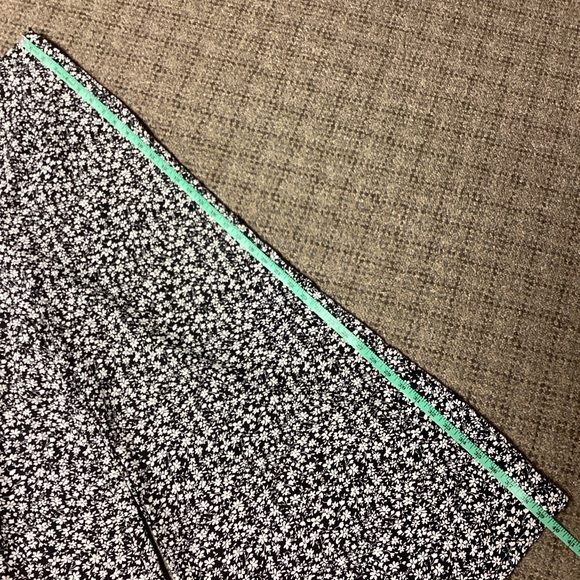 SHEIN Black White Floral Palazzo Wide Leg Pants * Size Small * NWOT - Picture 4 of 10